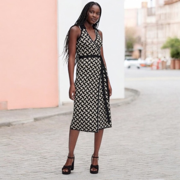 DVF Women's Collared Sleeveless Weave Neutral Sweaterknit Midi Wrap Dress - Picture 1 of 7